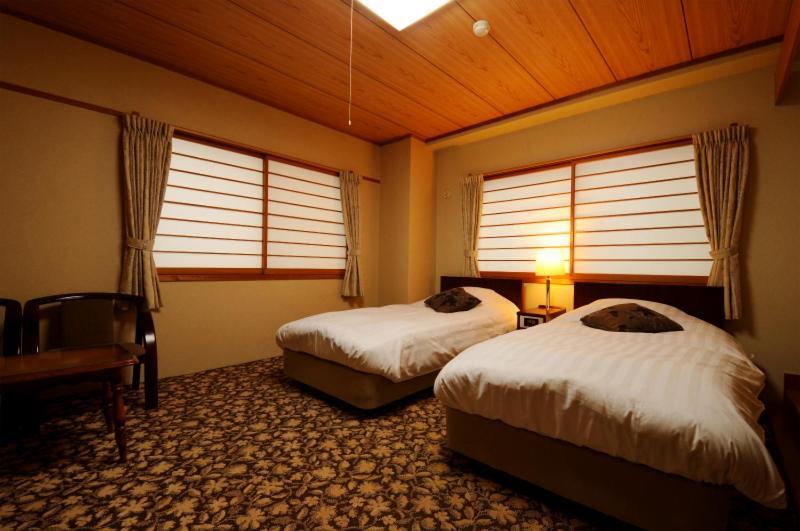 Yamano 3* Hakuba